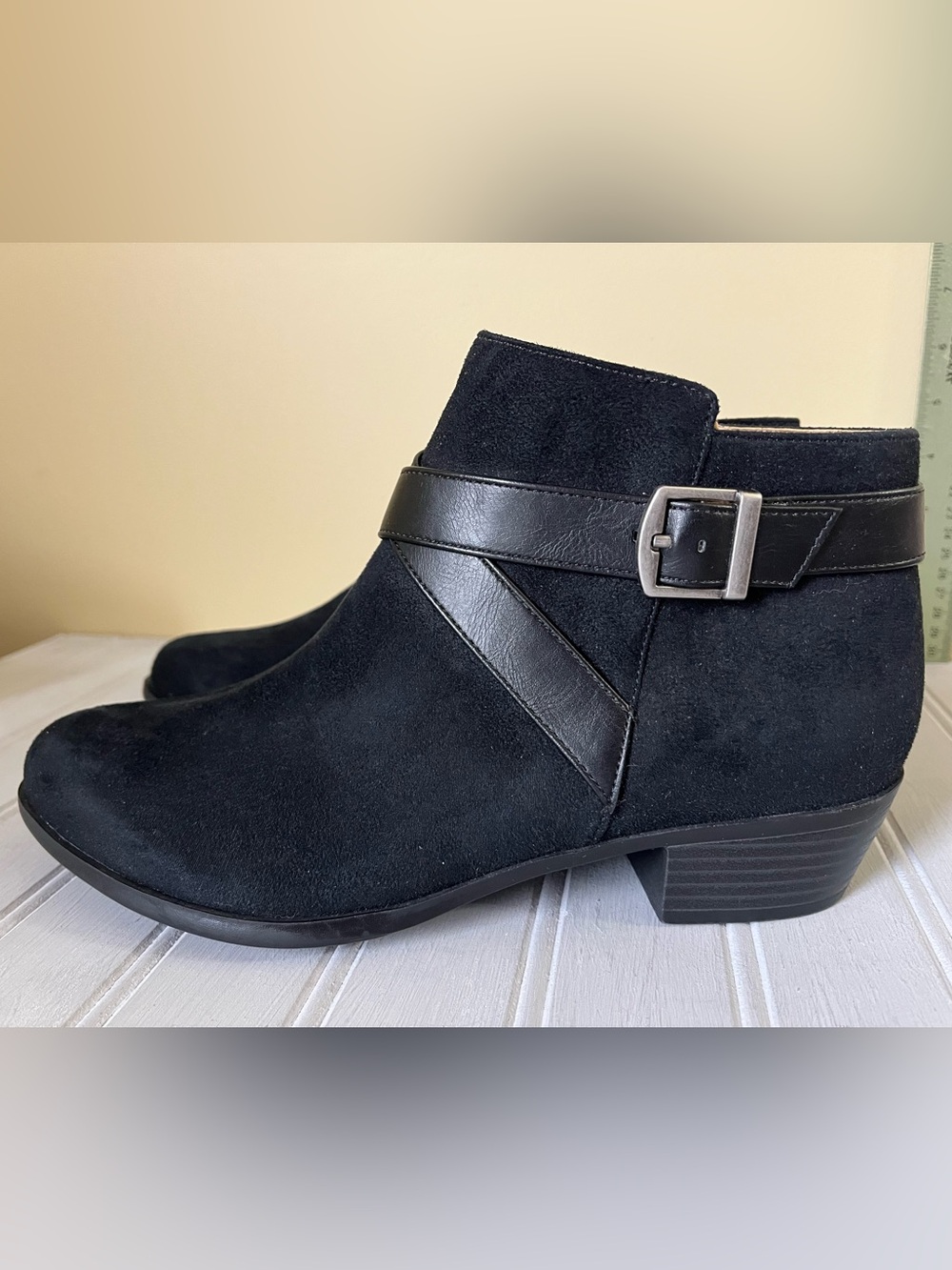 LifeStride Ally Black Faux Suede Buckle Wide Heel Ankle Booties Womens 8.5